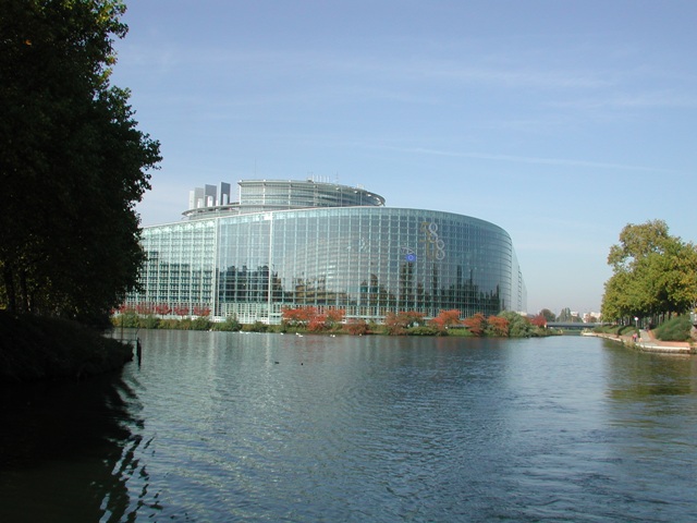 1002016 das Europaparlament in Strasbourg 640x480