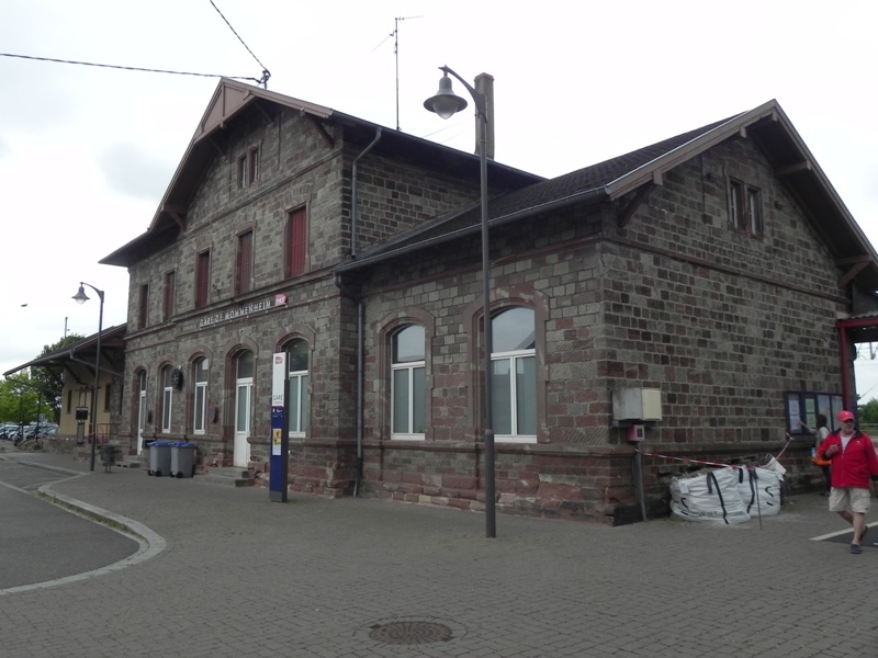 Bahnhof Mommenheim.